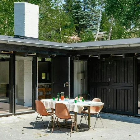 Near With Nordic Aesthetics Casa de Férias